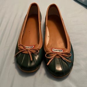 Womens size 9 Hunter flats green